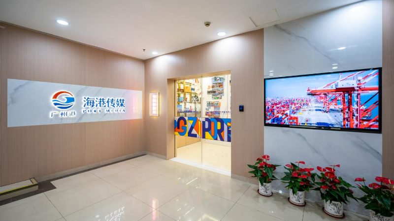 以某知名三甲医院为例，该医院通过以下策略构建了良好的医疗品牌形象：